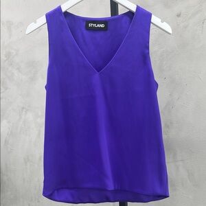 Stylish Purple V-Neck Tank Top by